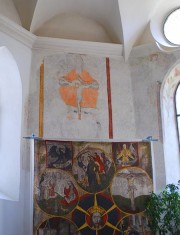 Eléments anciens de décoration et peintures murales gothiques. Cliché personnel