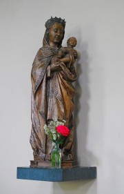 Une statue de la Vierge à l'enfant, dans la chapelle. Cliché personnel