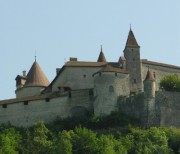 Château de Gruyères. Photo personnelle prise depuis la vallée durant l'été 2006
