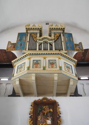 Vue de l'orgue Carlen/Goll en contre-plongée depuis la nef. Cliché personnel