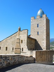 Le Château épiscopal (remarquer la cheminée romane). Cliché personnel
