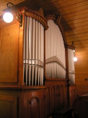 Autre vue de la façade de l'orgue à Noiraigue. Cliché personnel