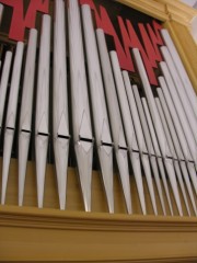 Une vue partielle de la Montre de l'orgue de Savagnier. Cliché personnel