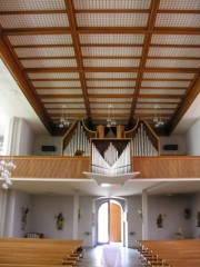 Intérieur de l'église en direction de l'orgue. Cliché personnel