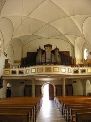 Vue de la nef en direction de l'orgue Kuhn. Cliché personnel