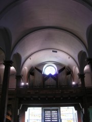 Vue vers l'orgue Kuhn depuis la nef. Cliché personnel