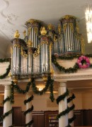 L'orgue Kuhn de la Stadtkirche de Lenzburg (décoré pour la Jugendfest). Cliché personnel (juillet 2007)