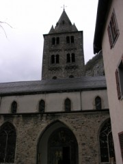 Vue extérieure avec la tour romane (St-Maurice). Cliché personnel
