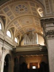 Vue intérieure en direction de l'orgue. Cliché personnel