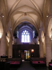 Vue intérieure du Temple en direction de l'orgue (en deux corps de buffet). Cliché personnel