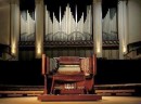 L'orgue Casavant sauvé par le Firme américaine Quimbypipeorgans et placé dans cette salle. Source: https://www.jaxsymphony.org/about/jacoby-symphony-hall/