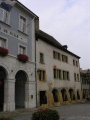 Edifice historique au centre de Cossonay. Cliché personnel