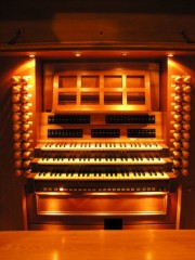 La console en fenêtre de l'orgue de Romont. Cliché personnel