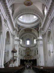 Vue intérieure de la cathédrale depuis l'entrée. Cliché personnel