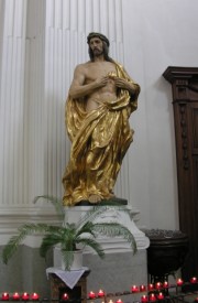 Statue dans le transept droit. Cliché personnel