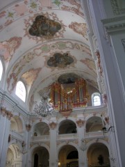 Perpective de la nef en direction de l'orgue Metzler. Cliché personnel