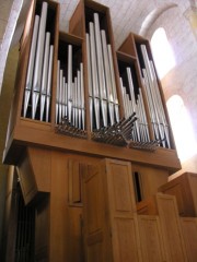 Vue de l'orgue de Neidhart & Lhôte, dans le transept sud. Cliché personnel (les volets du Positif sont fermés)