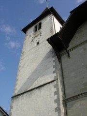 Temple de Lutry, tour frontale. Cliché personnel (début 2006)