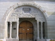 Entrée du Temple de Lutry. Porte du 16ème s. plaquée sur l'entrée romane. Cliché personnel