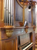 L'orgue minuscule de l'église des Bréseux (1822). Cliché personnel (août 2007)