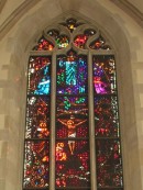 Détail de la verrière axiale du choeur de la Wasserkirche (par A. Giacometti). Cliché personnel (août 2007)