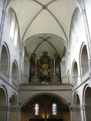 Vue d'ensemble de la nef en direction du Grand Orgue Metzler. Cliché personnel