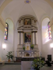Vue du choeur avec son maître-autel baroque restauré. Cliché personnel