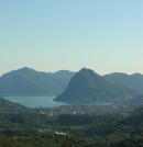 Panorama sur Lugano et son lac depuis les hauteurs de Tesserete. Cliché personnel (sept. 2007)