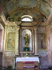 Détail d'une chapelle latérale avec des peintures murales. Cliché personnel