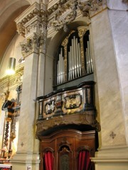 Belle vue d'ensemble du buffet droit (sud) de l'orgue Mascioni de l'église. Cliché personnel