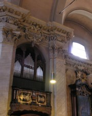 Une dernière vue du buffet gauche (nord) de l'orgue. La traction est électrique. Cliché personnel