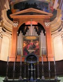 Vue de l'orgue de l'église paroissiale de Rivera, au Tessin. Orgue Mascioni (1951). Cliché personnel (sept. 2007)