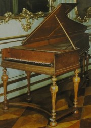 Fortepiano de G. Silbermann (1746), conservé à Potsdam. Crédit: Encyclopédie Illustrée, Instruments de musique, Gründ, 2003