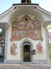 Vue de l'entrée de la chapelle de pèlerinage de St-Jacques-de-Compostelle (Jakobskapelle). Fresque de l'époque baroque. Cliché personnel