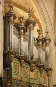 Orgue de la cathédrale St-Sauveur d'Aix-en-Provence (buffet Isnard). Crédit: Orgues, éd. Le Bec en L'air, 2005