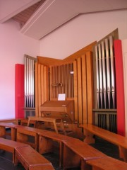 L'orgue restauré par Kuhn (2007) de N.-Dame de la Paix. Cliché personnel