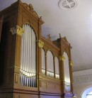Vue de la façade de l'orgue Ayer-Morel de Vuippens. Cliché personnel (nov. 2007)