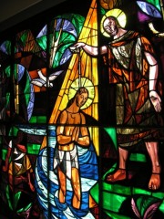 Eglise catholique du Locle. Vue partielle du vitrail du narthex. Cliché personnel (vitrail d'Ed. Baillods)