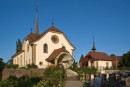 Vue d'ensemble de l'église de Bösingen, avec la Chapelle et le cimetière. Crédit: //de.wikipedia.org/