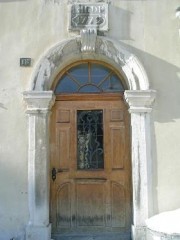 Le Locle. Une belle porte ancienne au Crêt-Vaillant. Cliché personnel