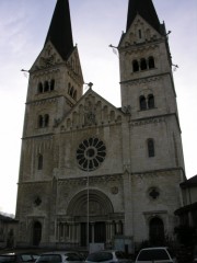 Vue de la façade néo-romane de St-Martin d'Olten. Cliché personnel (janvier 2008)
