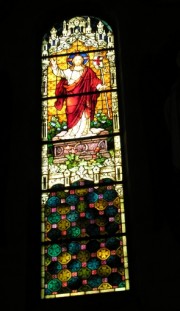 Le vitrail axial de l'abside principale: un chef-d'oeuvre. Cliché personnel