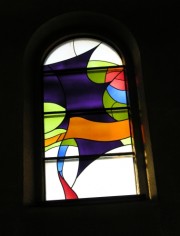 Neuvième vitrail à gauche dans le nef. Cliché personnel