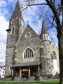 Vue de l'église catholique d'Interlaken. Cliché personnel (avril 2008)