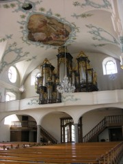Vue de l'orgue et de la nef, belle perspective. Cliché personnel