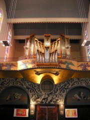 Vue de l'orgue avec la tribune décorée par G. Severini, peintre. Orgue Mingot (1984). Cliché personnel