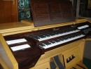 Console de l'orgue Varadi à St. Peter and Paul, Szentendre, Hongrie. Crédit: www.varadi-orgona.hu/
