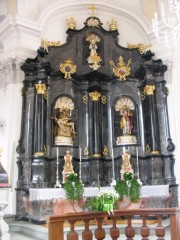 Vue des deux autels latéraux à droite du choeur. Cliché personnel