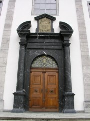 La porte d'entrée de l'abbatiale. Cliché personnel
