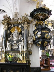 Vue de la chaire avec l'autel du Rosaire (18ème s.). Cliché personnel